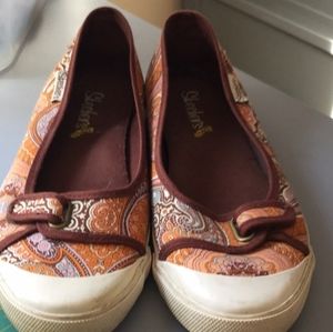 Skechers slip on shoes